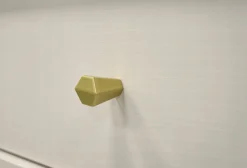 BEŻOWA KOMODA 83 cm AVILA METALOWE ZŁOTE Nogi Uchwyty 2D2S