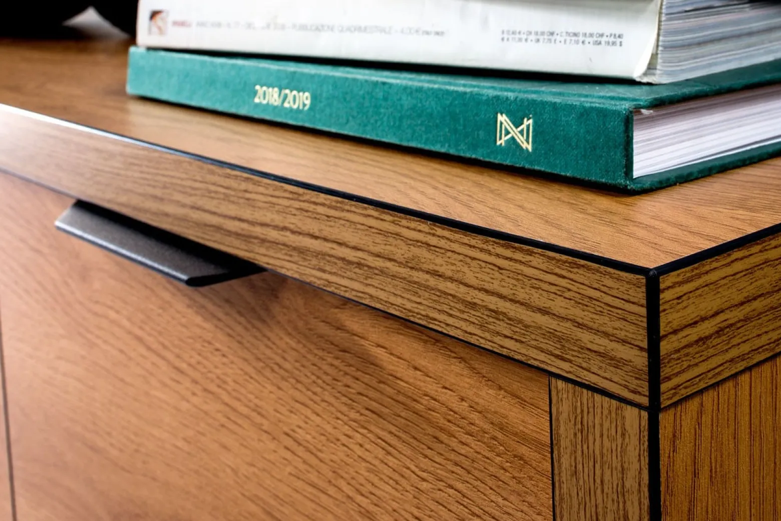 Dąb Karmel Komoda 117,5 cm FONTI Wzór Jodełka Metalowe Nogi