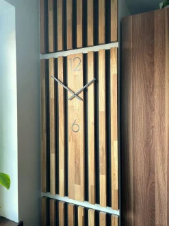 Dębowy panel ścienny Zegar w Lamelach 250x58cm