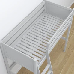Drewniane łóżko na antresoli N04