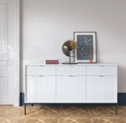 Duża biała komoda trzydrzwiowa z szufladami Nova KSZ154