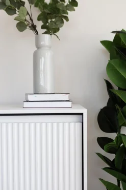 Elegancka biała komoda z szufladami w stylu glamour FLORES