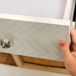 Folia meblowa Jasna jodełka 50x100 Okleina samoprzylepna Dąb DIY