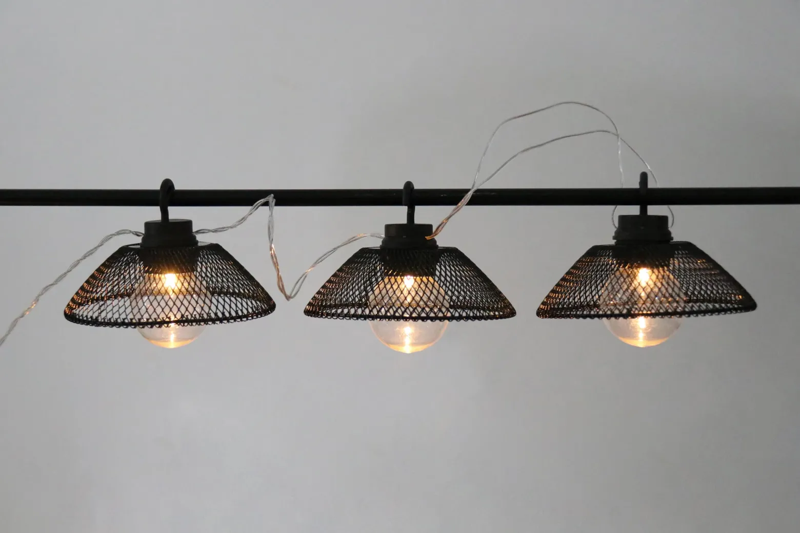 Girlanda ze światełkami na baterie 10 LED 2,1m ciepłe czarna