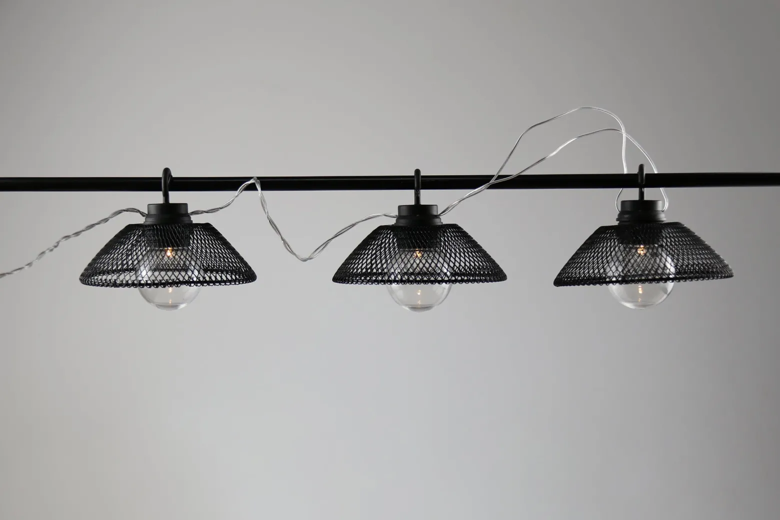 Girlanda ze światełkami na baterie 10 LED 2,1m ciepłe czarna