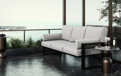 Jasnoszara sofa ogrodowa trzyosobowa czarna noga GARTEN