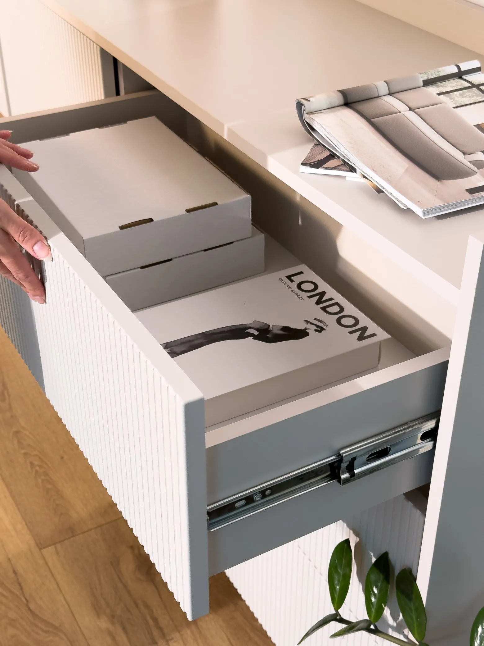 Komoda z szufladami do salonu 126 cm ASPERO