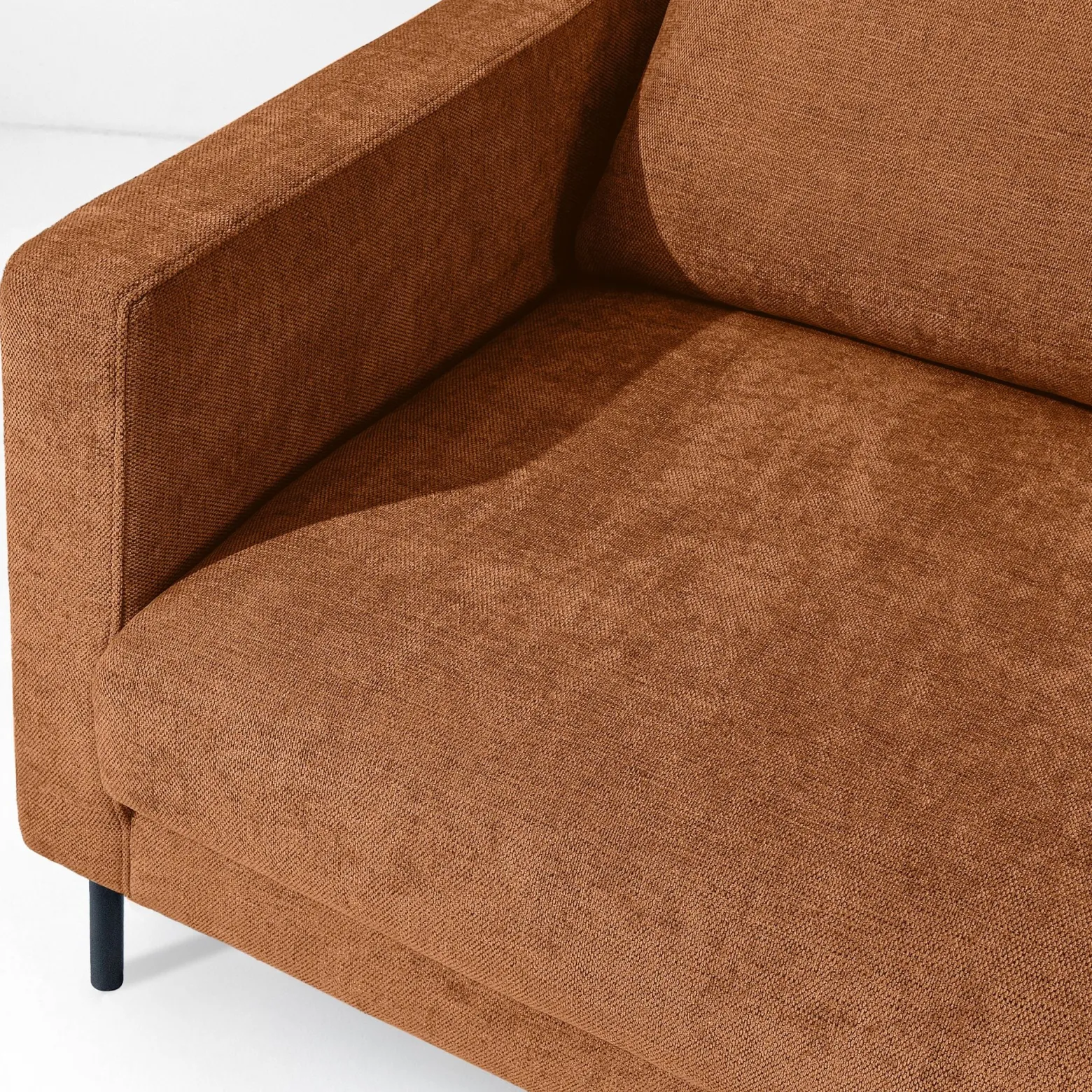 KONSIMO LUMO Trzyosobowa sofa na metalowych nóżkach, w stylu loft rudy