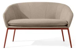 KONSIMO SOLIS Sofa jasnobrązowa na ogród/taras, stalowe nóżki, japandi