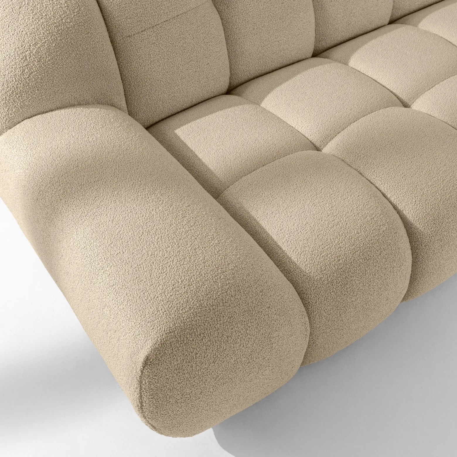 KONSIMO VENA Sofa dwuosobowa styl japandi, efekt "bubble" tkanina boucle