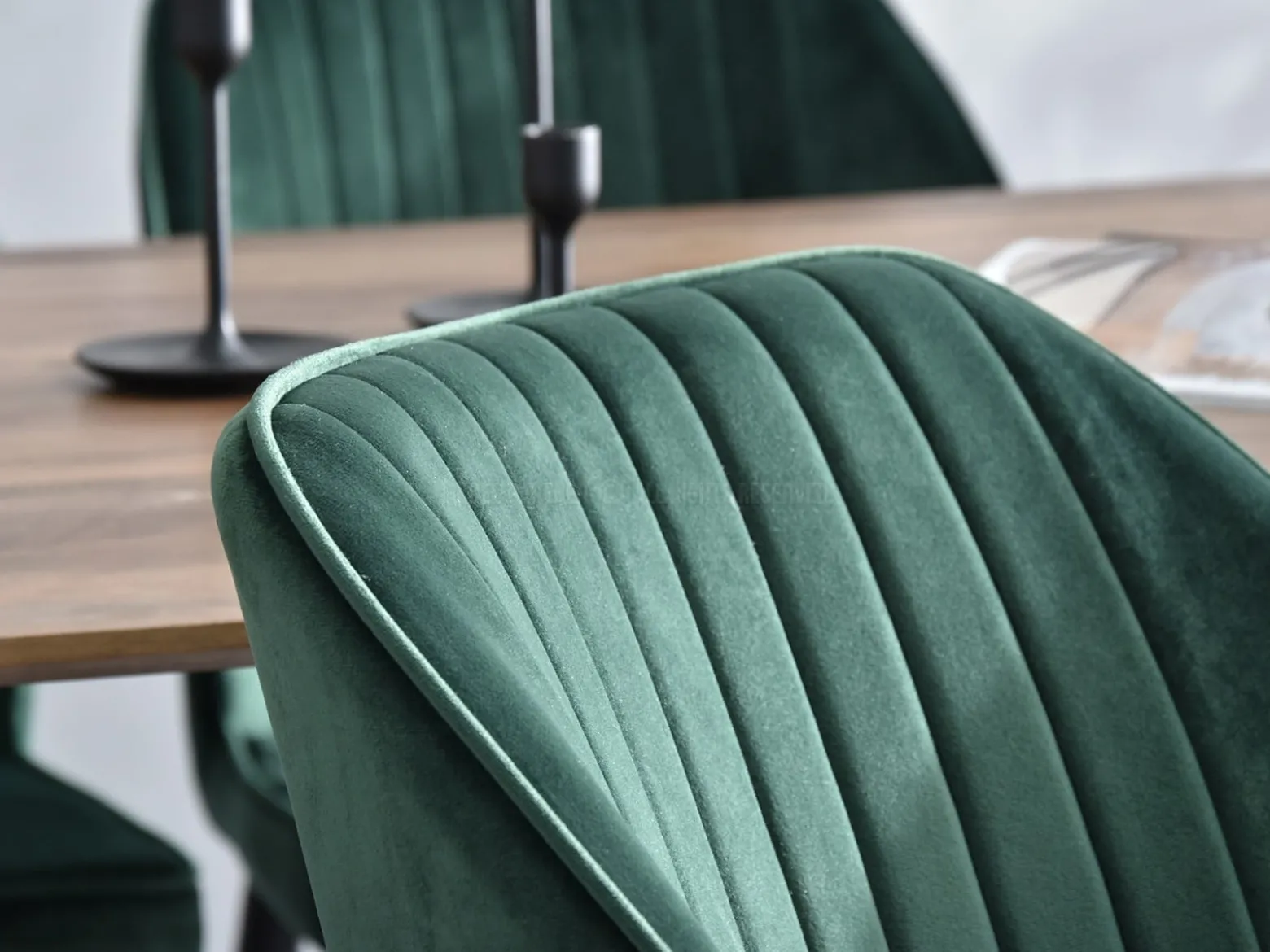 Krzesło Gaspar Zielony Welur, Podstawa Czarny