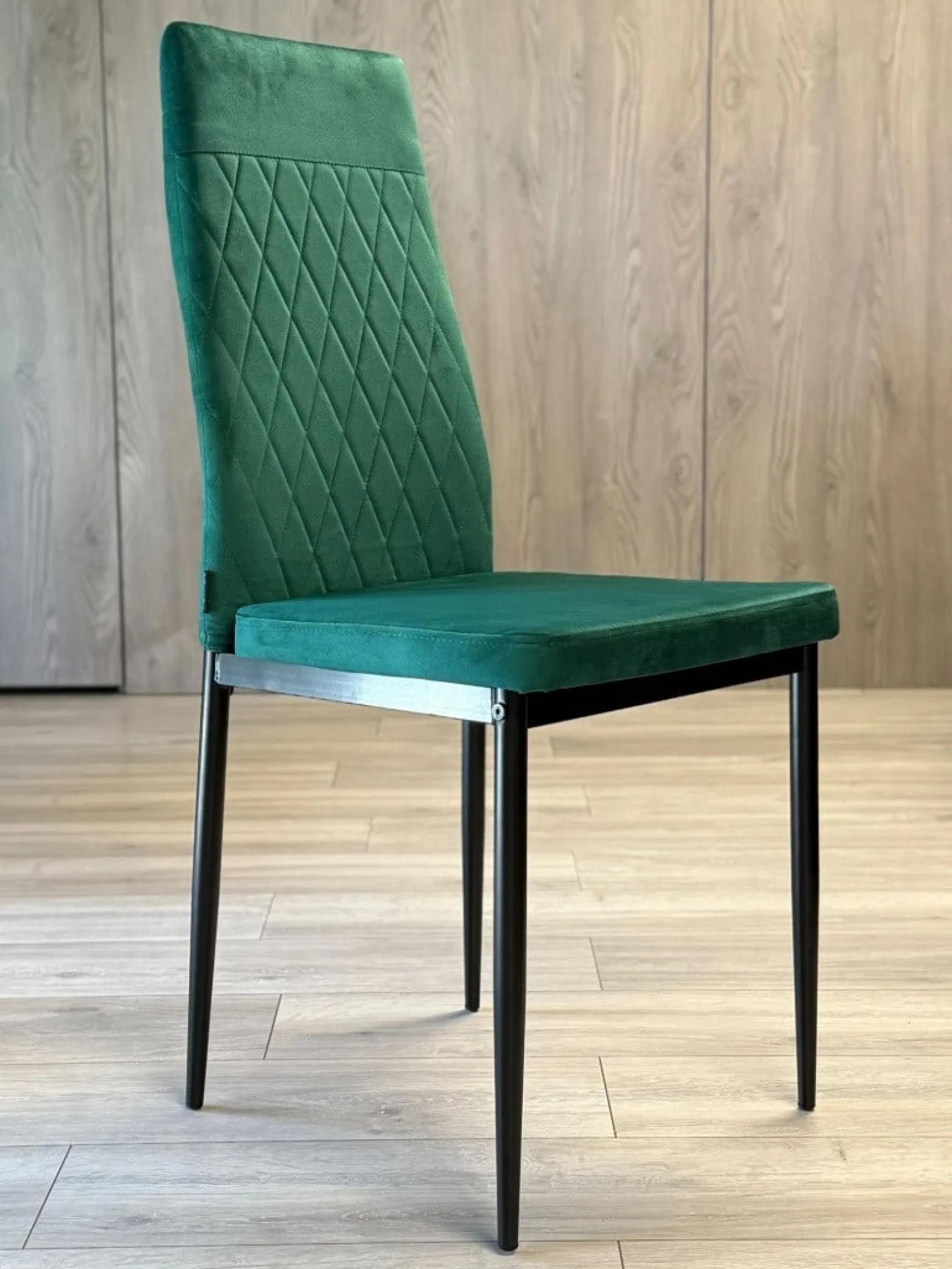 Krzesło tapicerowane VALVA CARO VELVET GREEN