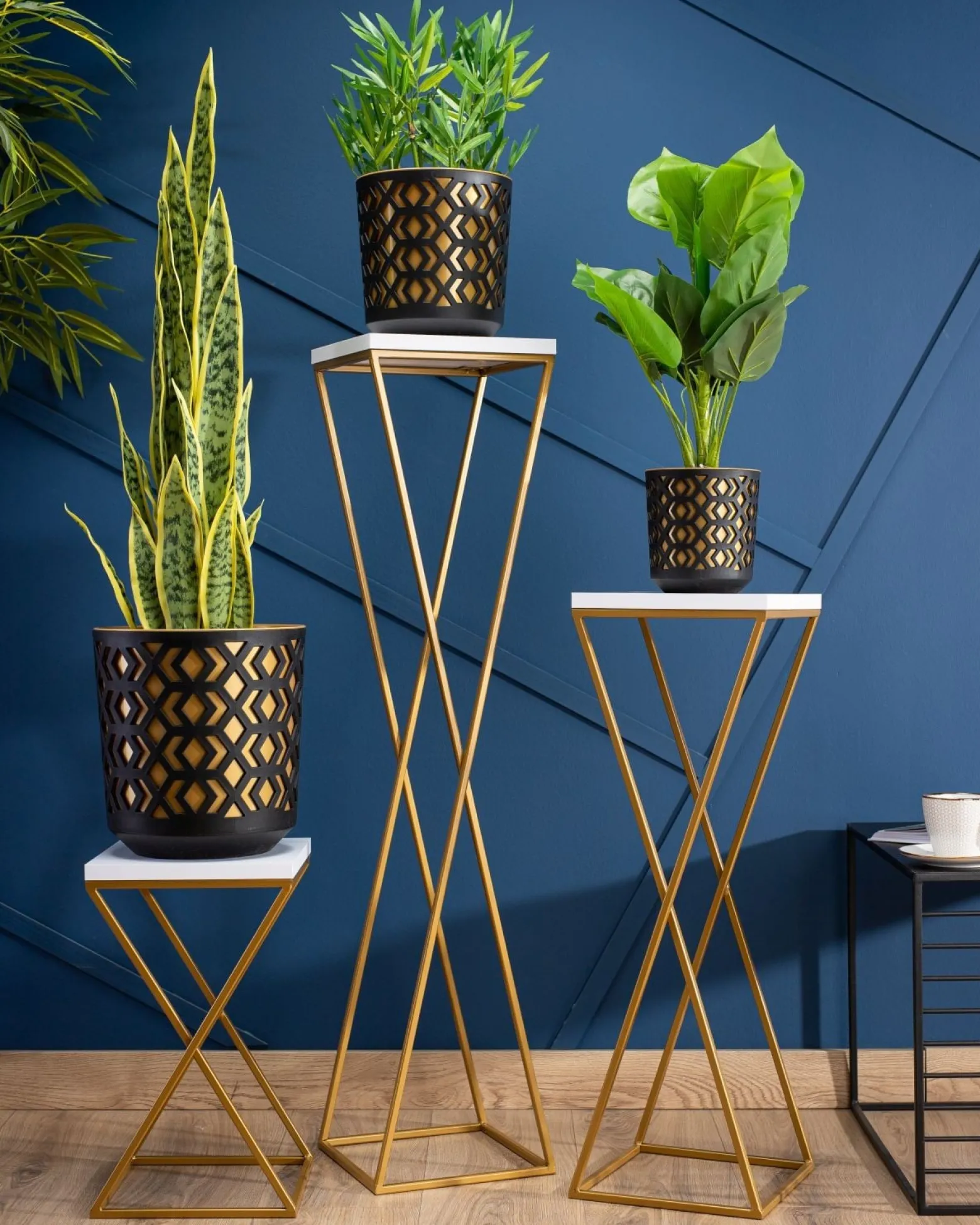 Kwietnik stojący 70 cm blat biały metalowy GLAMOUR