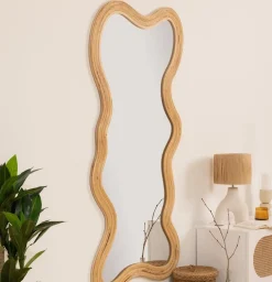 Lustro w nieregularnej ramie rattan 179 cm