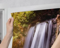 Naklejka na drzwi Kaczka na wodospadzie 75x205 cm Fototapeta