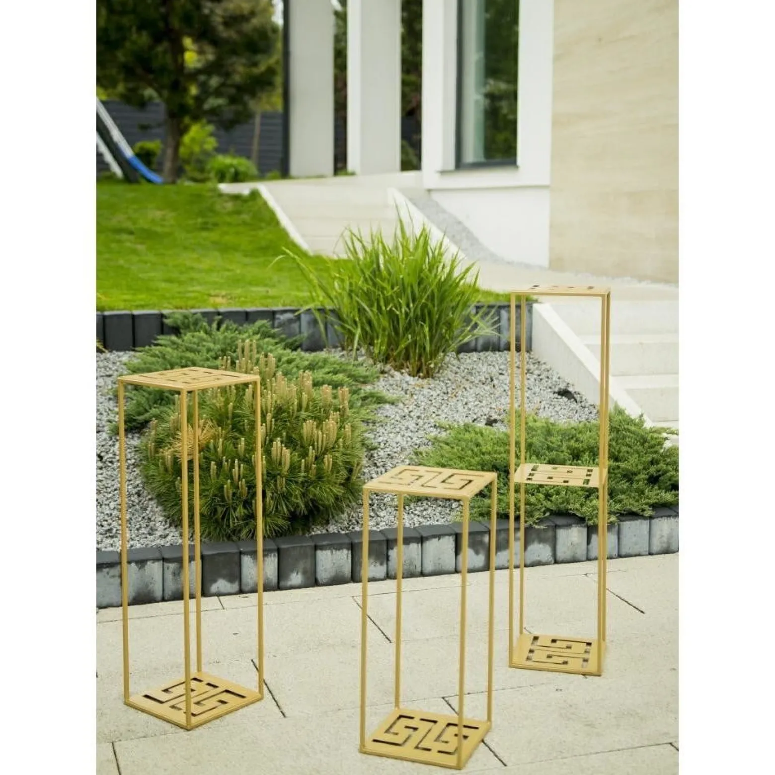 Nowoczesny stojący kwietnik 60 cm złoty