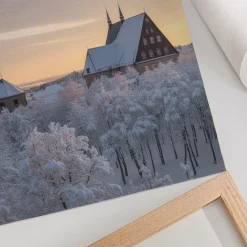 Obrazy na płótnie A4 Zimowy krajobraz z ośnieżonym kościołem