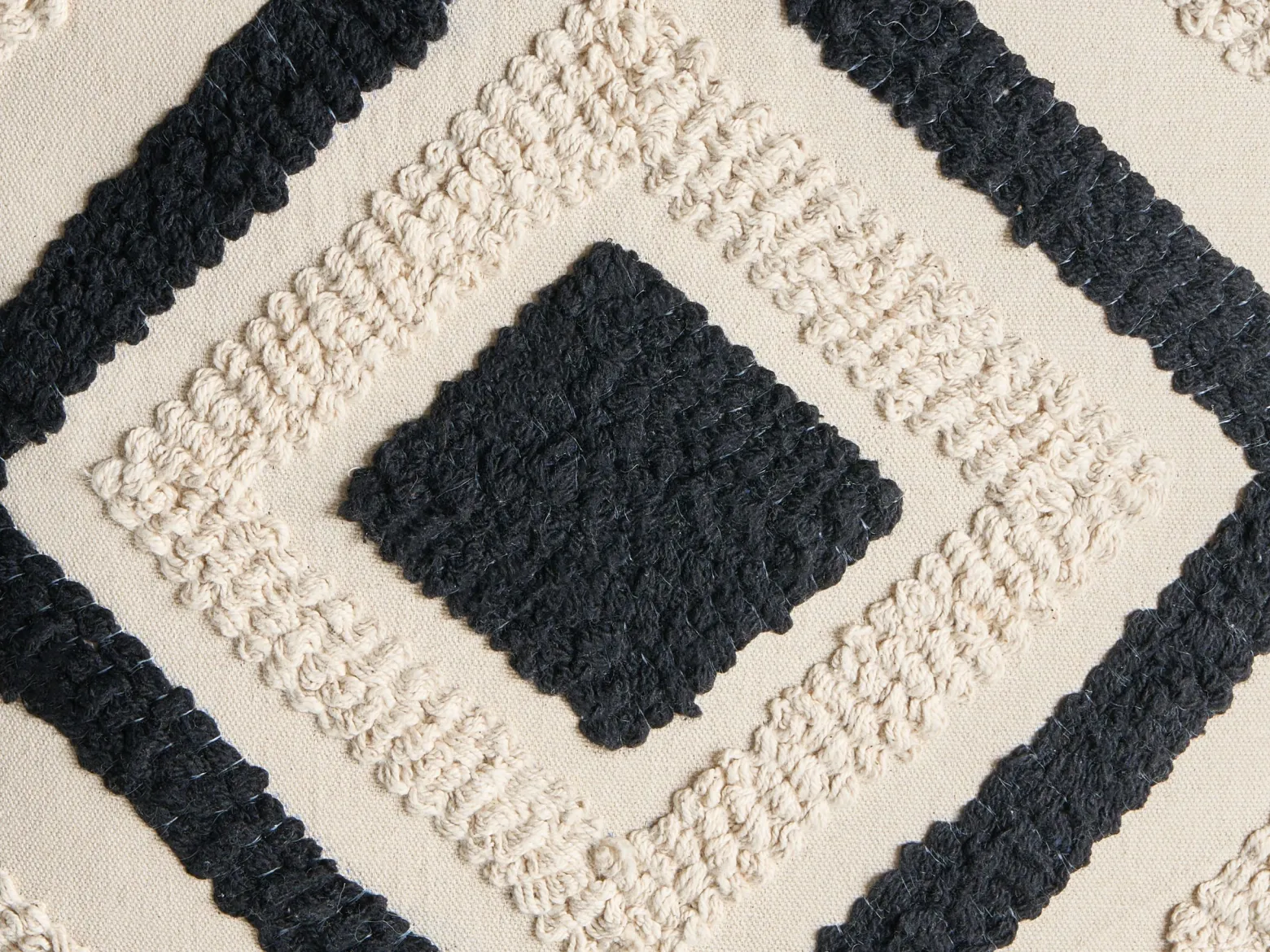 2 poduszki bawełniane 45 x 45 cm beżowe z czarnym