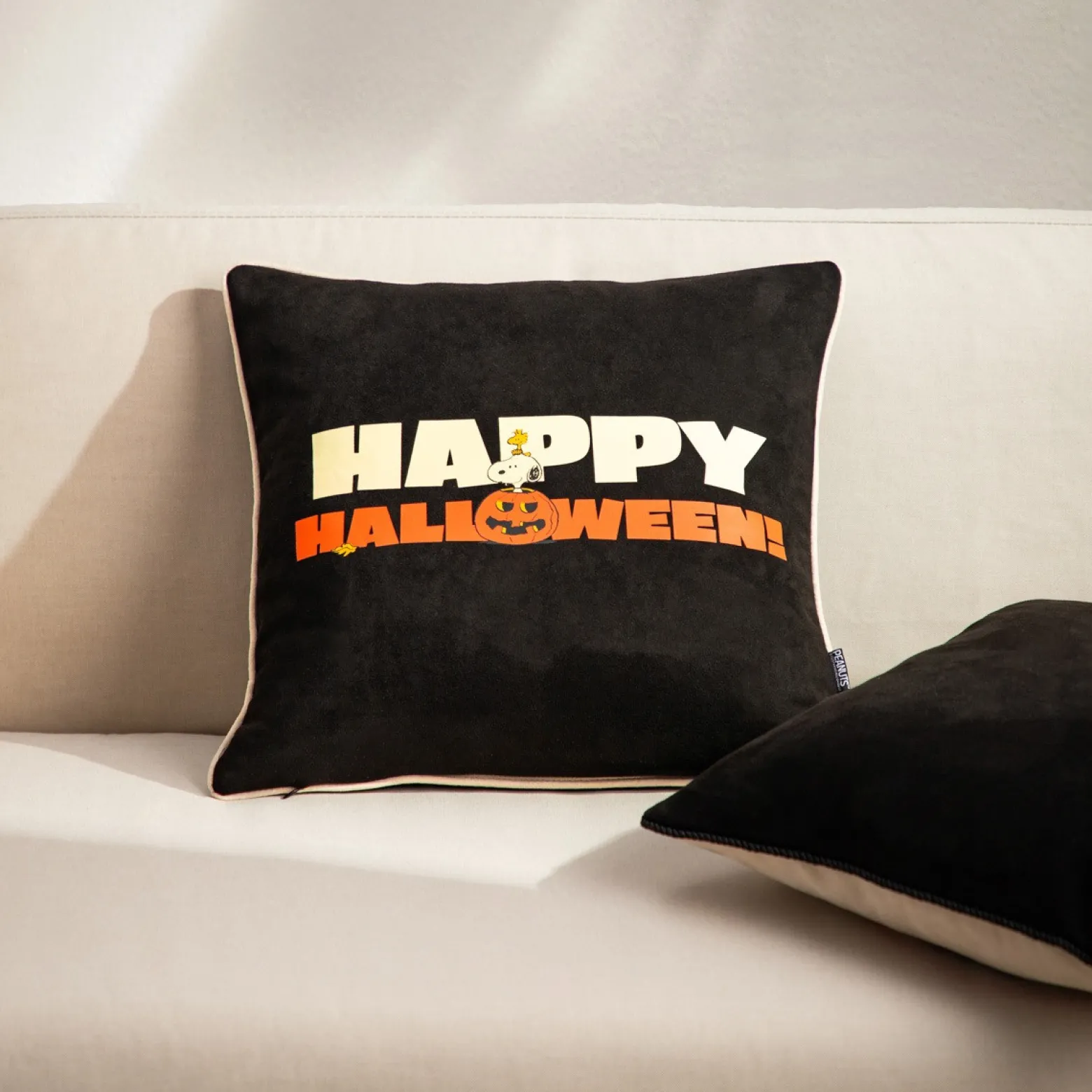 Poszewka HALOWEEN SNOOPY ze wzorem Snoopy 45x45cm HOMLA