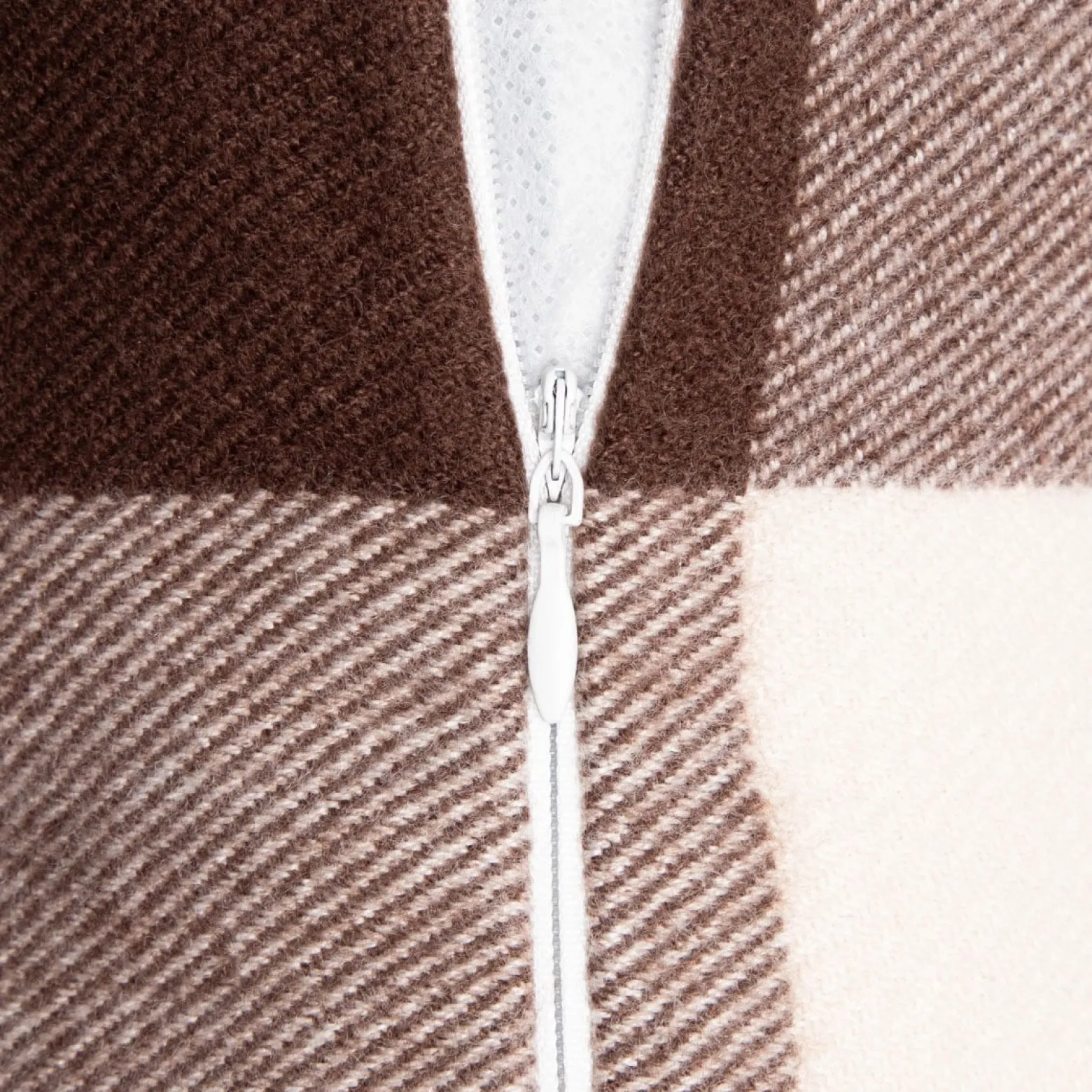 Poszewka MELROSE puszysta w kratę 45x45 cm HOMLA
