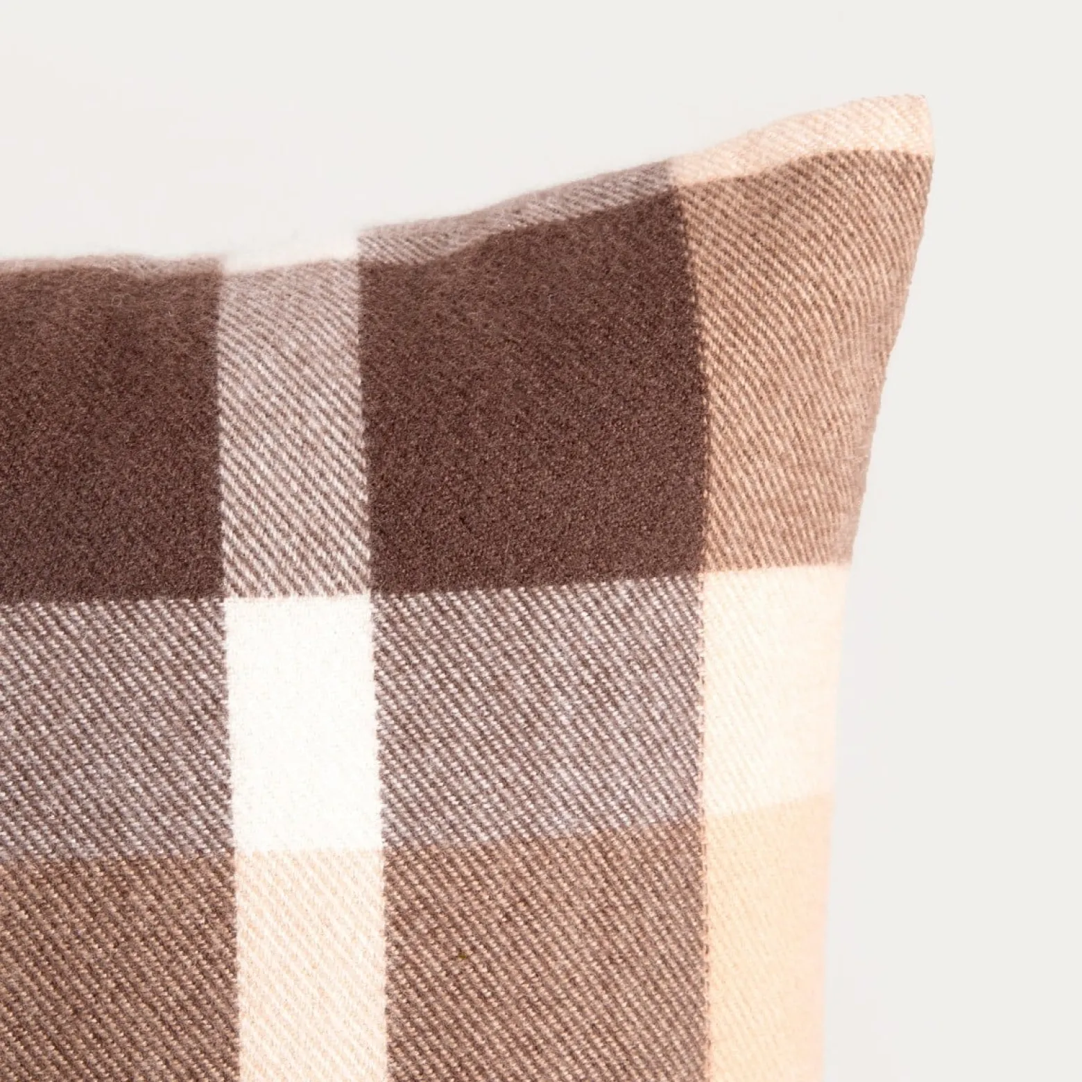 Poszewka MELROSE puszysta w kratę 45x45 cm HOMLA
