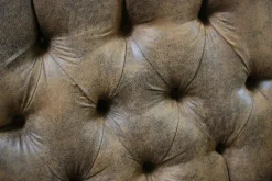 Ropez Chesterfield Jersey fotel pikowany zamsz brązowy