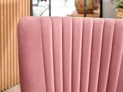 Różowy Welurowy Fotel Nell Glamour Do Salonu I Sypialni