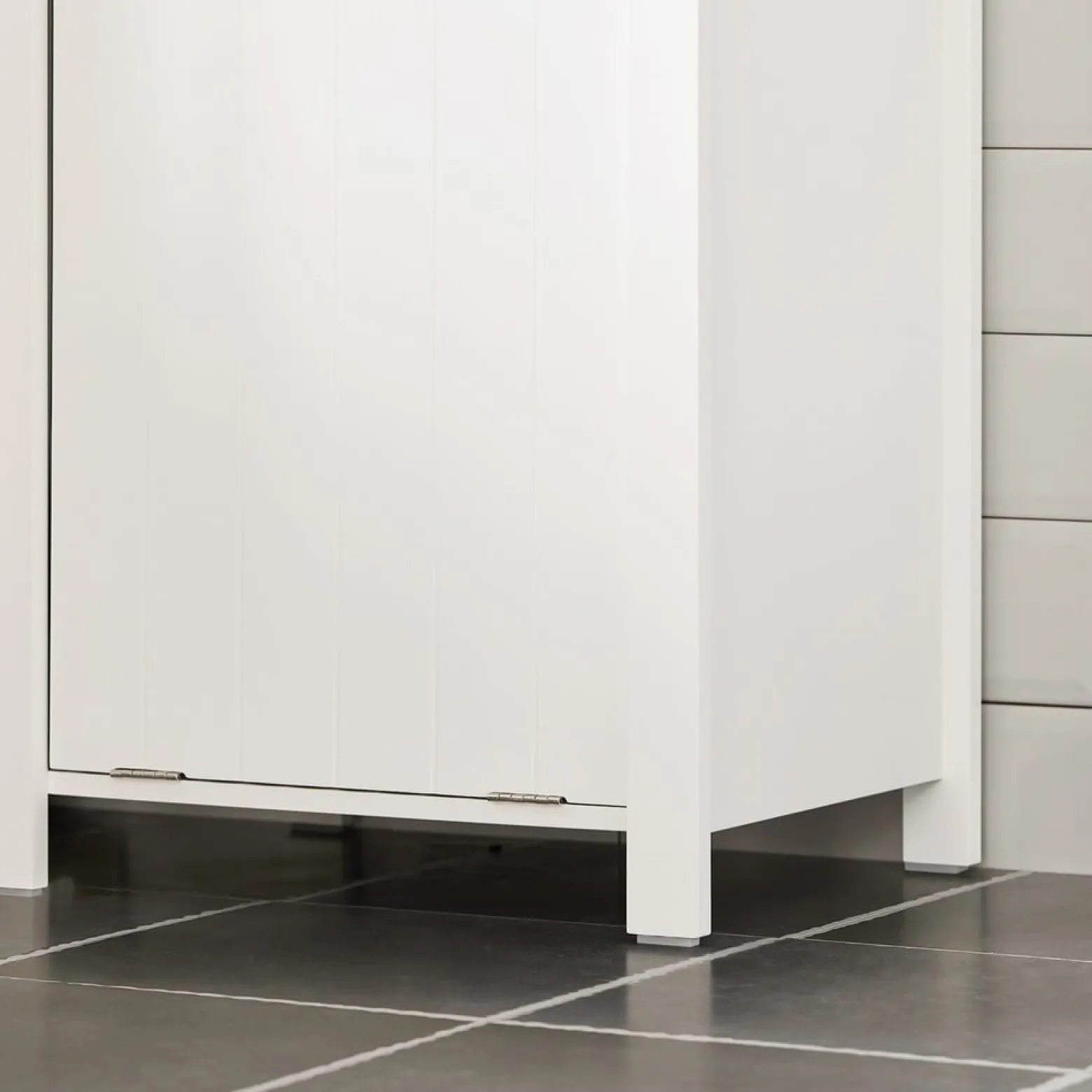 SoBuy Słupek łazienkowy z 1 drzwiami Biały 45x35x170cm Nowoczesny BZR102-W