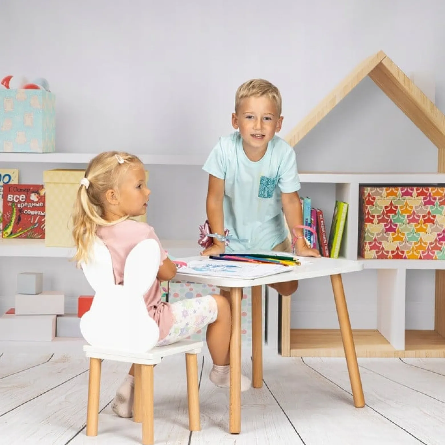 Stolik dla dzieci kwadratowy 50 cm biały