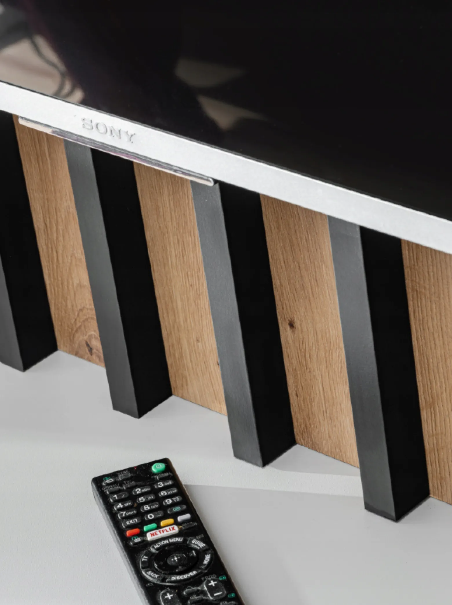 Szafka RTV VERTI 180 hickory jackson + panel ścienny