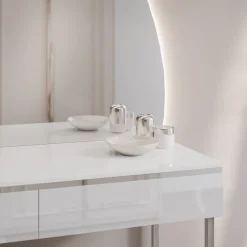 Toaletka kosmetyczna AURORA-Q SILVER biała na srebrnym stelażu, prawa