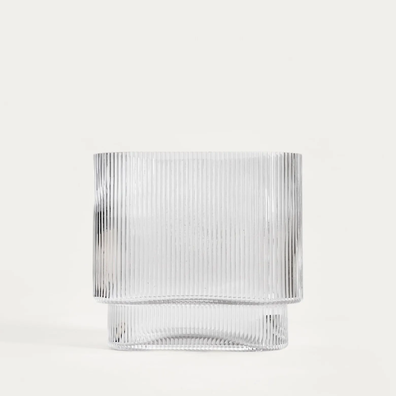 Wazon AMER szklany podłużny prążkowany transparentny 20x10x18,5 cm HOMLA