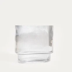 Wazon AMER szklany podłużny prążkowany transparentny 20x10x18,5 cm HOMLA