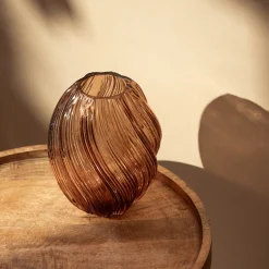 Wazon SWIRL szklany zakręcony beżowy 17x21 cm HOMLA