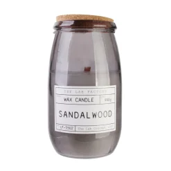 Świeca zapachowa sandalwood w słoju z drewnianym knotem