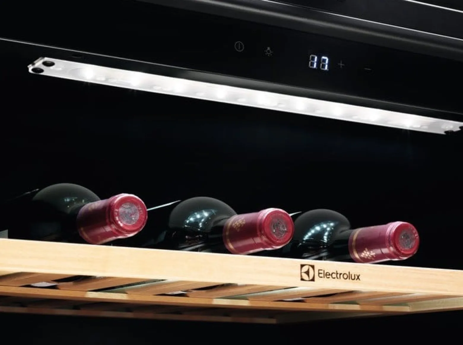 Winiarka Electrolux EWUS052B5B do chłodzenia wina czarna