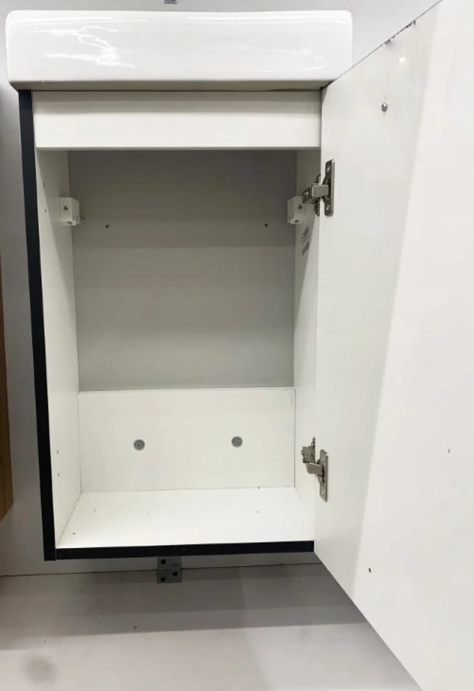 Zestaw łazienkowy wiszący czarny mat 40 cm z umywalką i baterią